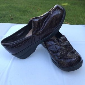 Ladies Slip On Clogs size 9 by Duck Head